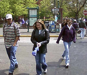 Students Cross Kincaid St